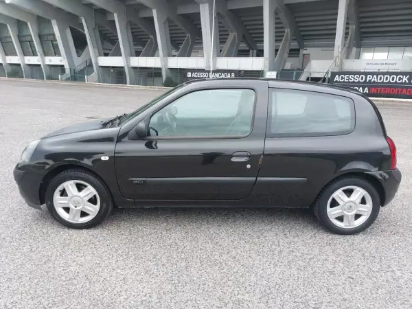 Renault Clio 2004 - 1950 EUR, 268181 km - AUTO.MOTO.pt - 268181km - foto 2 de 16