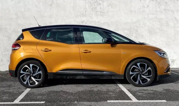Renault Scénic 2019 - 16900 EUR, 71000 km - AUTO.MOTO.pt - 71000km - foto 8 de 19
