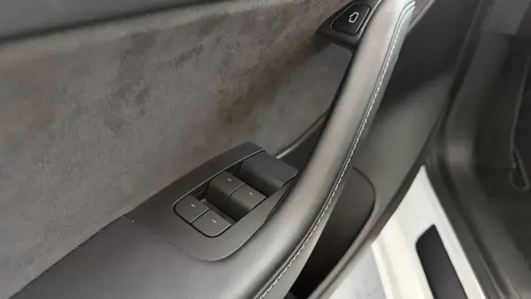 Tesla Model 3 2022 - 29990 EUR, 84000 km - AUTO.MOTO.pt - 84000km - foto 20 de 21