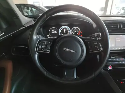 Jaguar F-Pace 2017 - 22500 EUR, 147000 km - AUTO.MOTO.pt - 147000km - foto 28 de 40