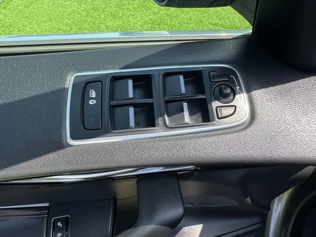 Jaguar F-Pace 2018 - 22500 EUR, 146000 km - 146000km - foto 28 de 69