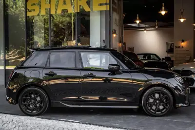 MINI 5 Portas 2025 - 38990 EUR, 18718 km - AUTO.MOTO.pt - 18718km - foto 5 de 48