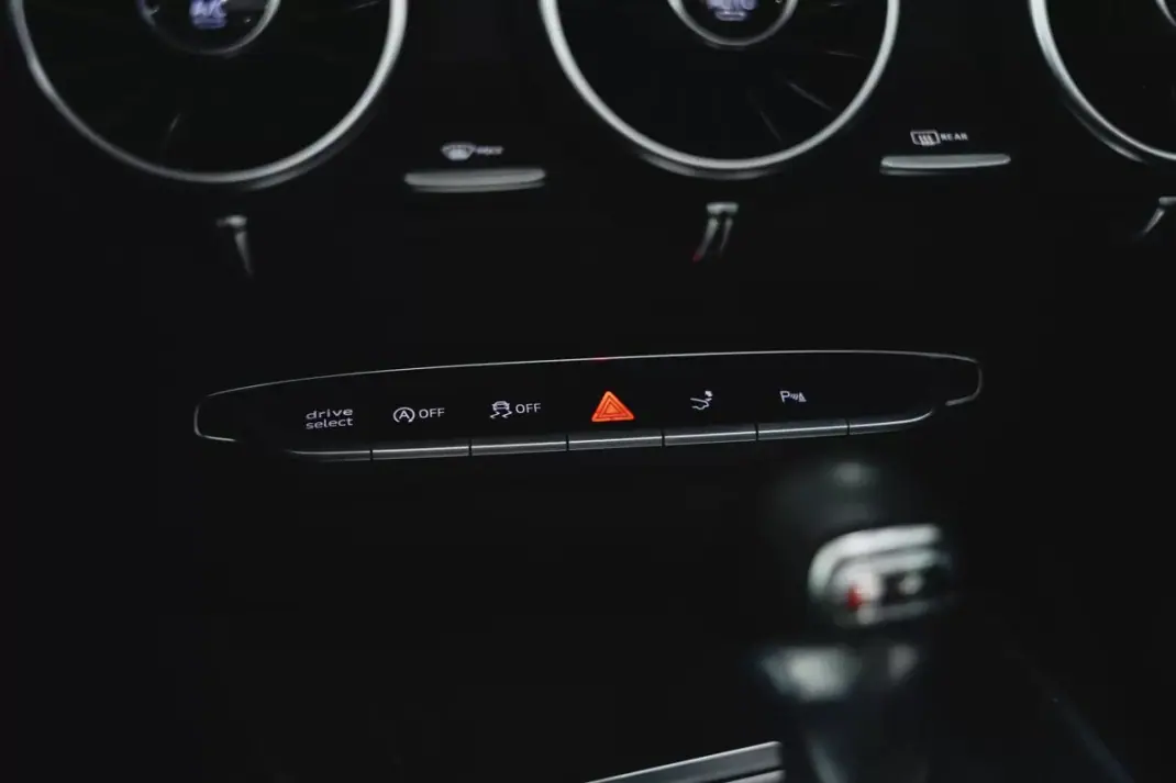 Audi TT Roadster 2015 - 33950 EUR, 151742 km - 151742km - foto 46 de 55