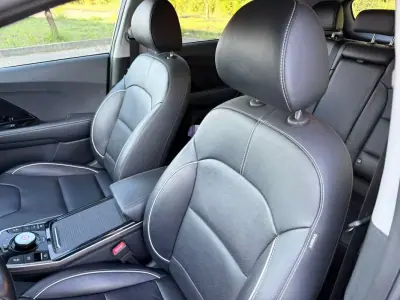 Kia e-Niro 2020 - 19900 EUR, 67500 km - AUTO.MOTO.pt - 67500km - foto 9 de 23
