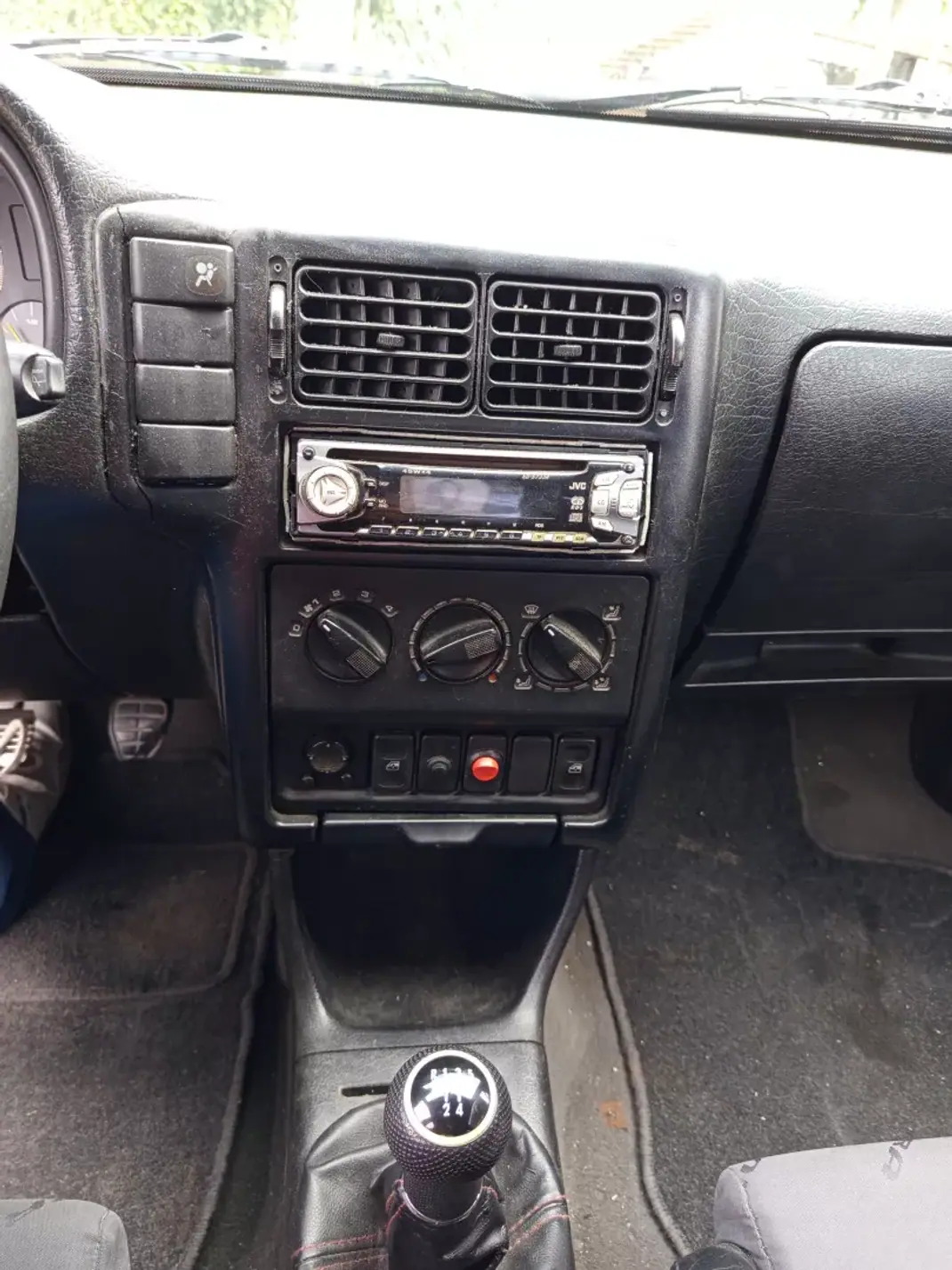 SEAT Ibiza 1997 - 2490 EUR, 89357 km - AUTO.MOTO.pt - 89357km - foto 8 de 9