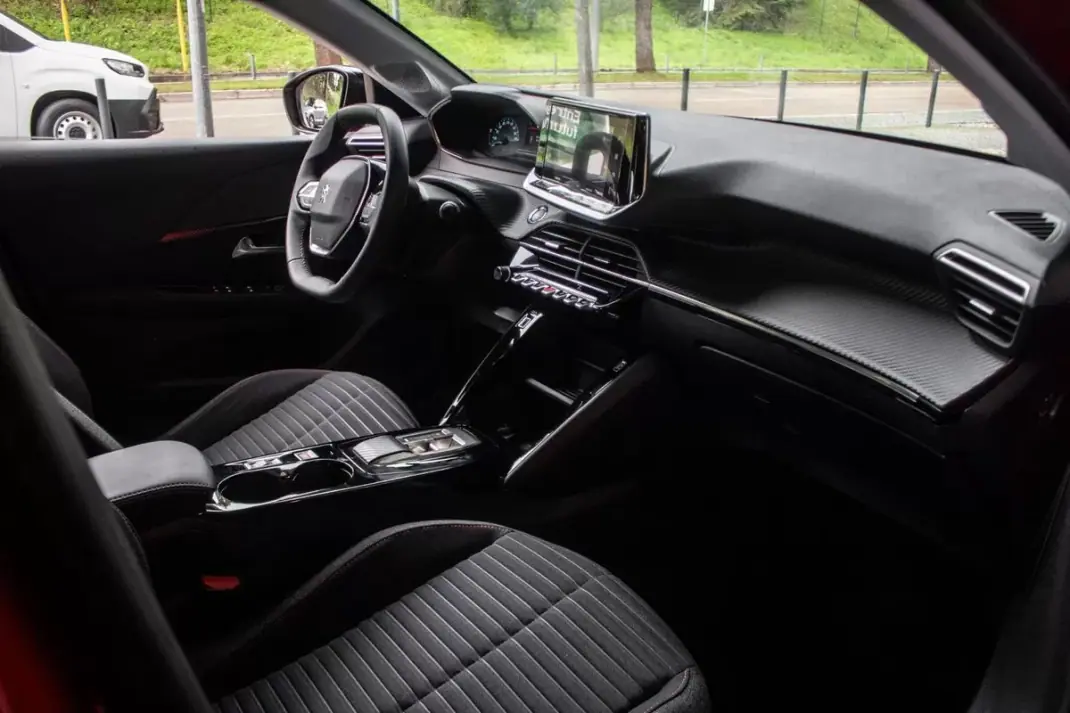 Peugeot e-208 2023 - 17800 EUR, 18457 km - AUTO.MOTO.pt - 18457km - foto 26 de 41