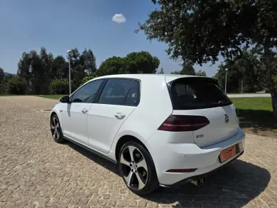Volkswagen Golf 2020 - 21490 EUR, 148000 km - 148000km - foto 9 de 18
