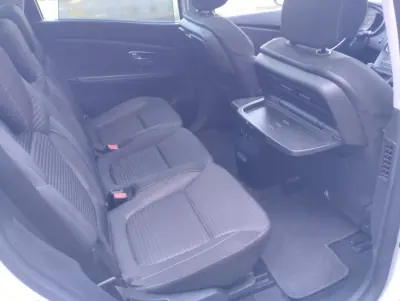 Renault Grand Scénic 2017 - 13750 EUR, 200000 km - AUTO.MOTO.pt - 200000km - foto 14 de 27