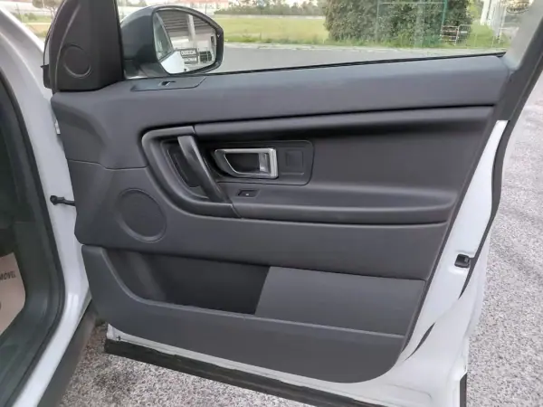 Land Rover Discovery Sport 2017 - 17490 EUR, 112912 km - AUTO.MOTO.pt - 112912km - foto 19 de 26