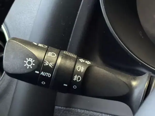 Toyota Auris Touring Sports 2017 - 15950 EUR, 100000 km - AUTO.MOTO.pt - 100000km - foto 15 de 22