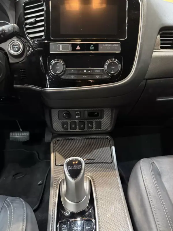 Mitsubishi Outlander 2020 - 24900 EUR, 63000 km - AUTO.MOTO.pt - 63000km - foto 10 de 14