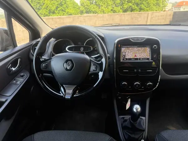 Renault Clio 2014 - 7650 EUR, 170000 km - AUTO.MOTO.pt - 170000km - foto 17 de 24