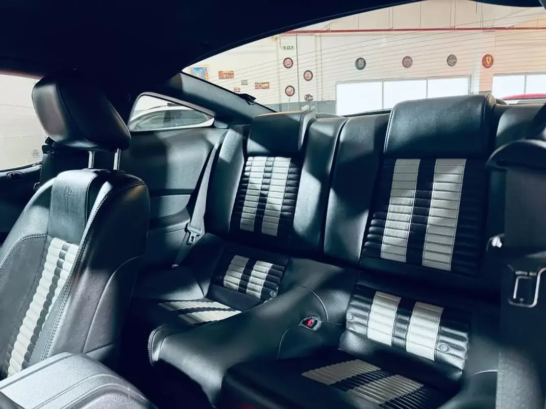 Shelby GT500 2010 - 89990 EUR, 76489 km - AUTO.MOTO.pt - 76489km - foto 33 de 47