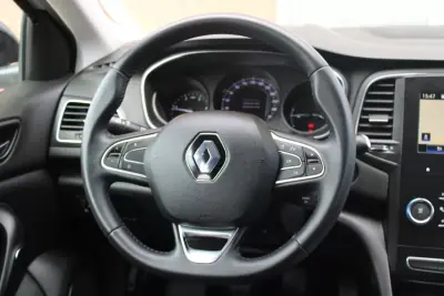 Renault Mégane 2020 - 13990 EUR, 180000 km - AUTO.MOTO.pt - 180000km - foto 18 de 29