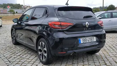 Renault Clio 2023 - 15450 EUR, 71465 km - AUTO.MOTO.pt - 71465km - foto 6 de 9