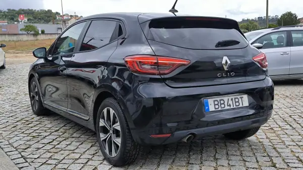 Renault Clio 2023 - 15450 EUR, 71465 km - AUTO.MOTO.pt - 71465km - foto 6 de 9
