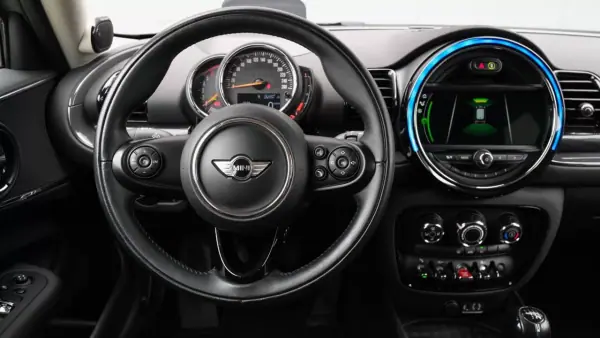 MINI Clubman 2018 - 24999 EUR, 131000 km - AUTO.MOTO.pt - 131000km - foto 8 de 37