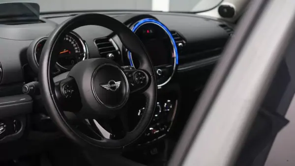 MINI Clubman 2018 - 24999 EUR, 131000 km - AUTO.MOTO.pt - 131000km - foto 32 de 37