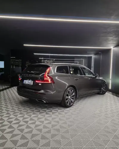 Volvo V60 2021 - 27750 EUR, 138000 km - AUTO.MOTO.pt - 138000km - foto 5 de 26