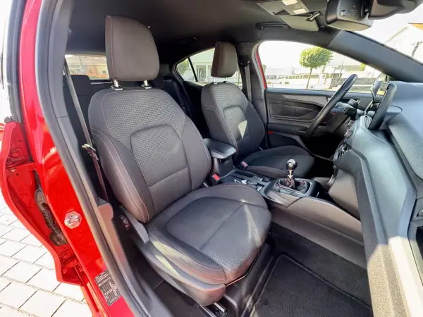 Ford Focus 2023 - 18500 EUR, 79000 km - AUTO.MOTO.pt - 79000km - foto 16 de 19
