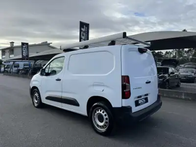 Peugeot PARTNER GIRAFON 2019 - 13990 EUR, 150000 km - AUTO.MOTO.pt - 150000km - foto 5 de 39