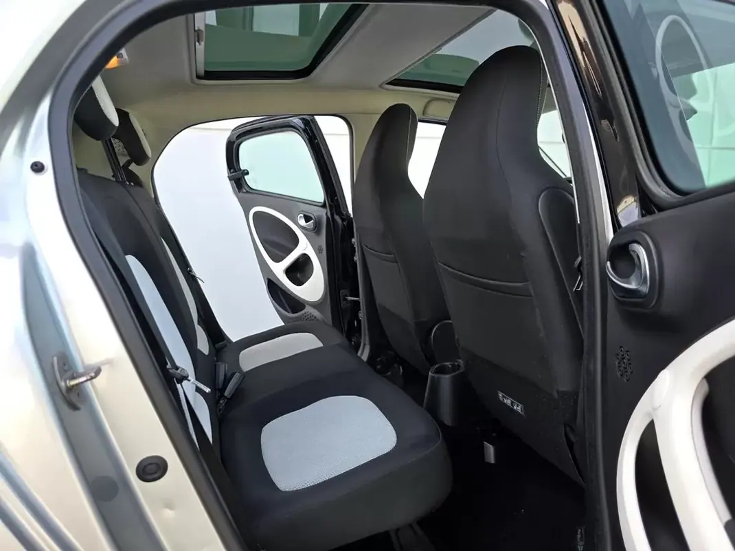 Smart ForFour 2015 - 7750 EUR, 124000 km - 124000km - foto 27 de 29