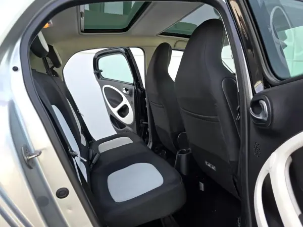 Smart ForFour 2015 - 7750 EUR, 124000 km - AUTO.MOTO.pt - 124000km - foto 27 de 29