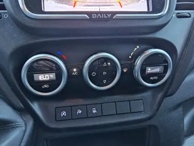 Iveco Daily 35 S14 2.3 D PLATAFORMA 2023 - 24999 EUR, 110000 km - AUTO.MOTO.pt - 110000km - foto 9 de 17