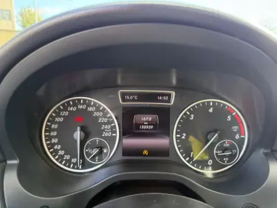 Mercedes-Benz A 180 2015 - 14250 EUR, 155500 km - AUTO.MOTO.pt - 155500km - foto 16 de 23
