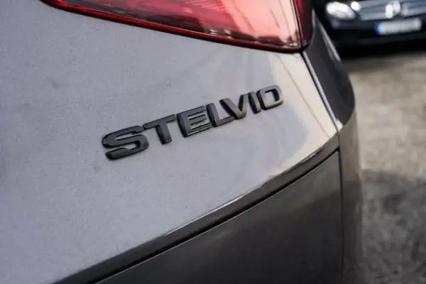 Alfa Romeo Stelvio 2019 - 25900 EUR, 89000 km - AUTO.MOTO.pt - 89000km - foto 8 de 31