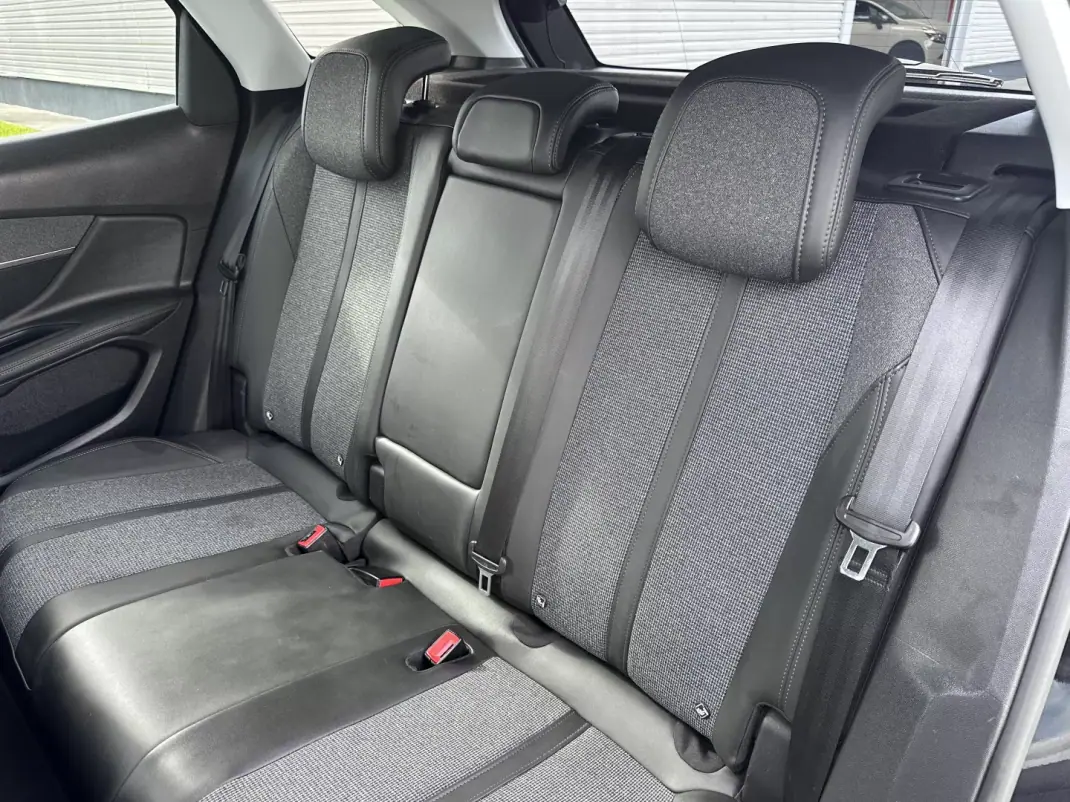 Peugeot 3008 2019 - 17900 EUR, 180000 km - AUTO.MOTO.pt - 180000km - foto 52 de 62