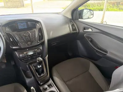 Ford Focus 2012 - 8500 EUR, 203000 km - AUTO.MOTO.pt - 203000km - foto 14 de 16