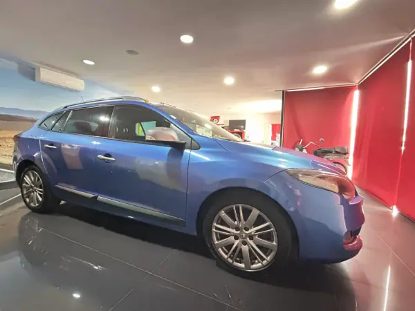 Renault Mégane Sport Tourer 2011 - 7500 EUR, 268066 km - AUTO.MOTO.pt - 268066km - foto 7 de 21