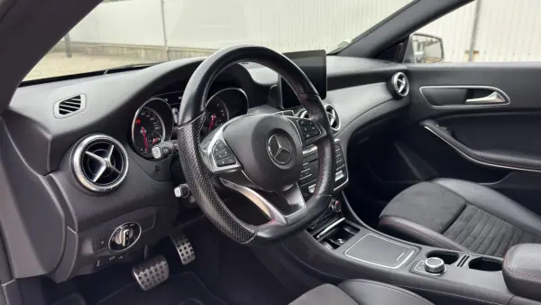 Mercedes-Benz CLA 200 2017 - 21800 EUR, 181000 km - AUTO.MOTO.pt - 181000km - foto 23 de 55