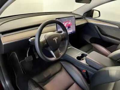Tesla Model Y 2023 - 38900 EUR, 80000 km - 80000km - foto 3 de 38