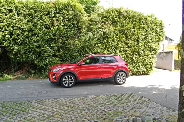 Kia Stonic 2019 - 12990 EUR, 101500 km - AUTO.MOTO.pt - 101500km - foto 6 de 10
