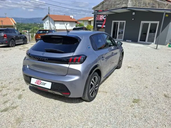 Peugeot e-208 2021 - 16499 EUR, 94000 km - AUTO.MOTO.pt - 94000km - foto 10 de 35