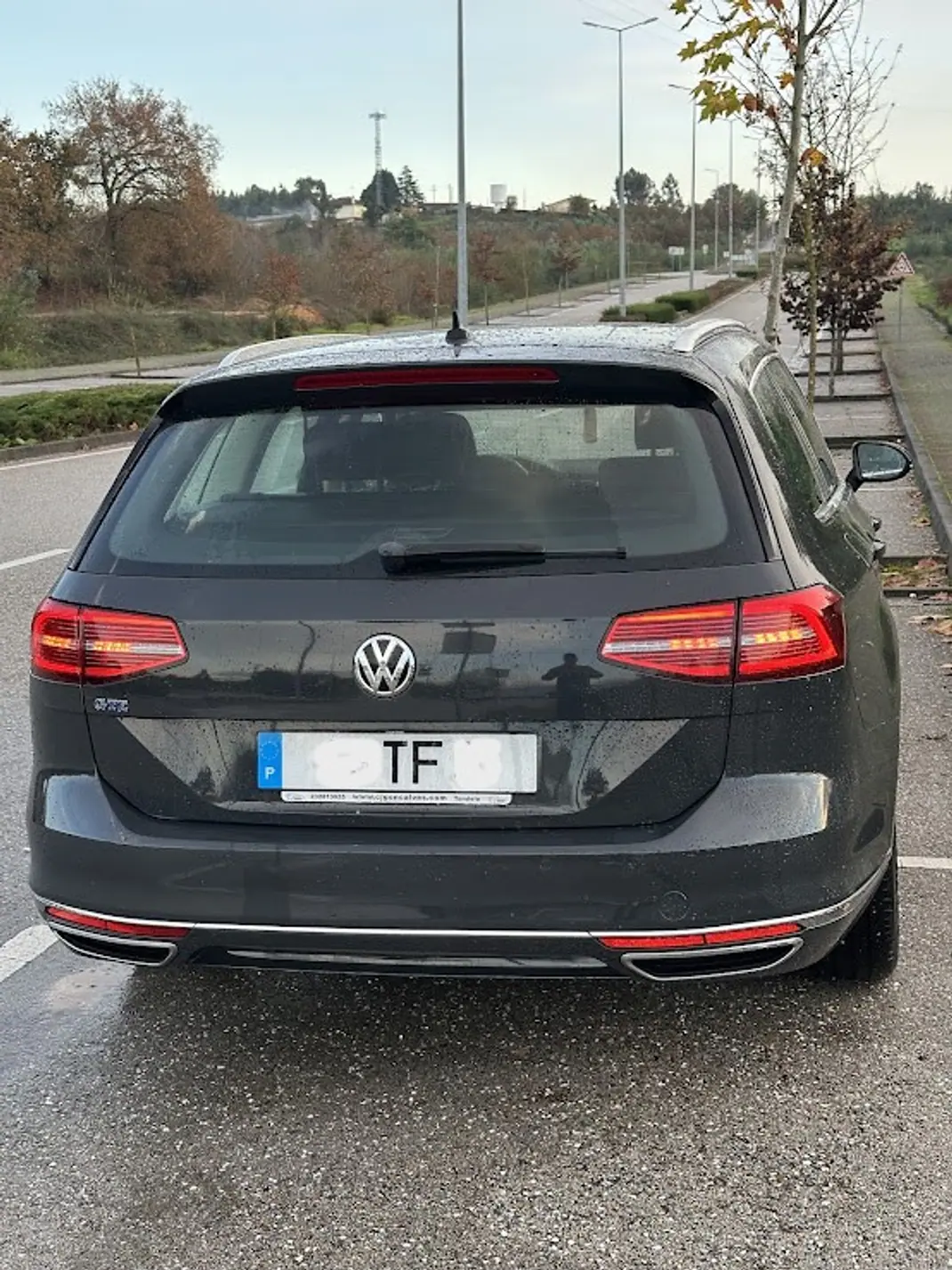 Volkswagen Passat Variant 2017 - 15900 EUR, 165000 km - AUTO.MOTO.pt - 165000km - foto 8 de 8