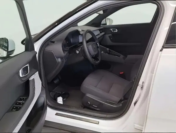 Polestar 2 2024 - 37900 EUR, 24000 km - AUTO.MOTO.pt - 24000km - foto 10 de 17