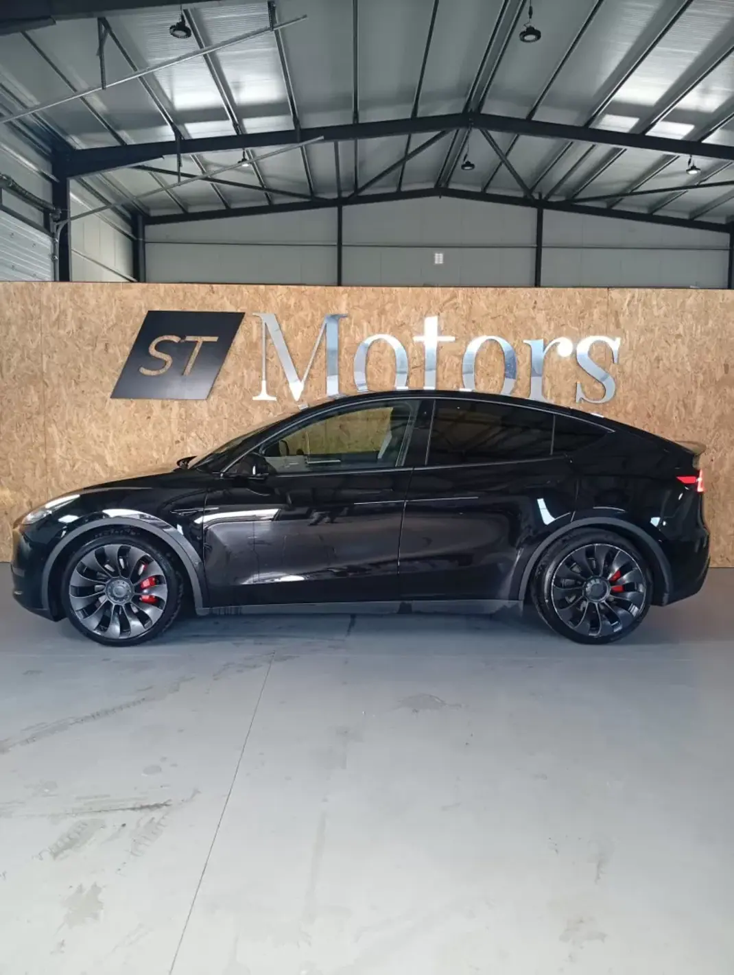 Tesla Model Y 2022 - 37500 EUR, 92000 km - AUTO.MOTO.pt - 92000km - foto 9 de 20