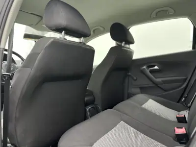 Volkswagen Polo 2010 - 7490 EUR, 151000 km - AUTO.MOTO.pt - 151000km - foto 11 de 30