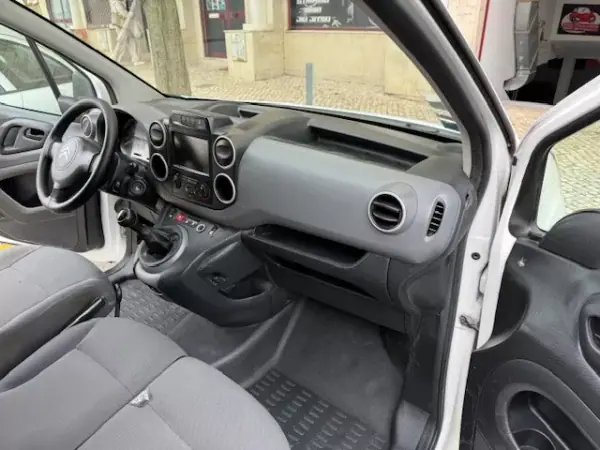 Citroën Berlingo 2015 - 7900 EUR, 221000 km - AUTO.MOTO.pt - 221000km - foto 20 de 29