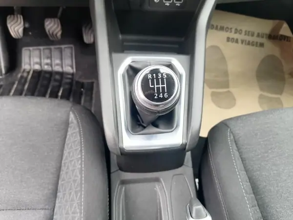 Renault Clio 2021 - 16800 EUR, 21450 km - AUTO.MOTO.pt - 21450km - foto 9 de 11