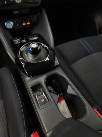 Nissan Leaf 2018 - 12500 EUR, 74000 km - AUTO.MOTO.pt - 74000km - foto 13 de 23