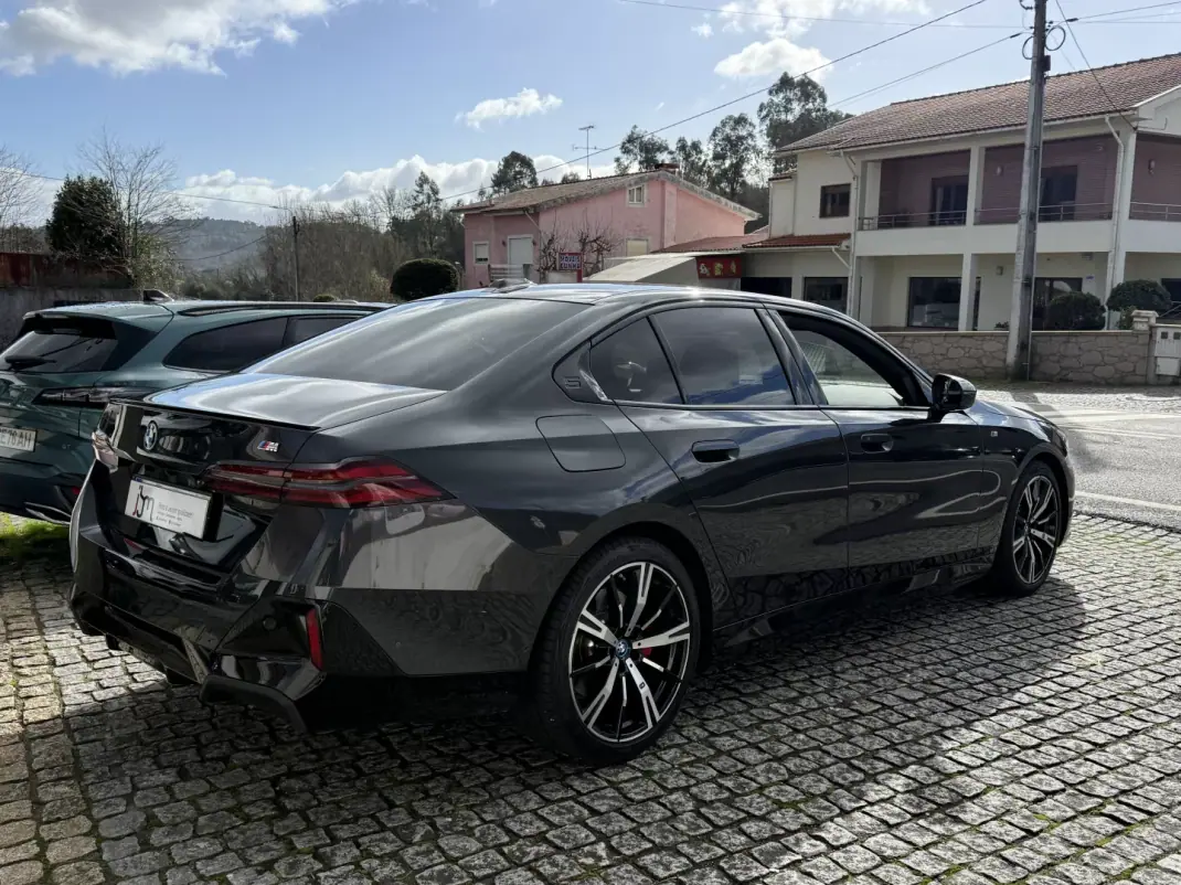 BMW 530e 2024 - 59500 EUR, 23987 km - AUTO.MOTO.pt - 23987km - foto 3 de 15