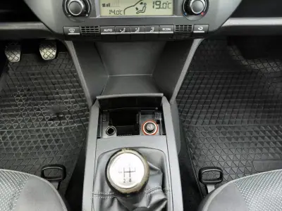 Volkswagen Polo 2009 - 6600 EUR, 174602 km - AUTO.MOTO.pt - 174602km - foto 21 de 24