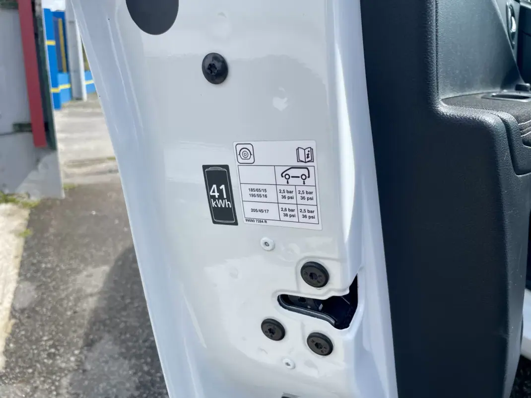 Renault Zoe 2019 - 12750 EUR, 46662 km - AUTO.MOTO.pt - 46662km - foto 7 de 32
