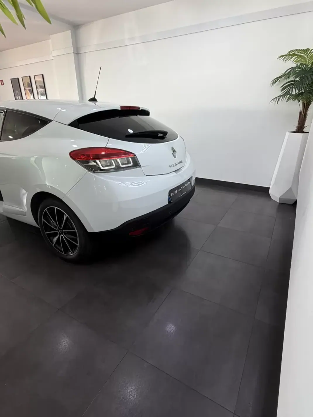 Renault Mégane Coupe 2014 - 11500 EUR, 100000 km - AUTO.MOTO.pt - 100000km - foto 5 de 12