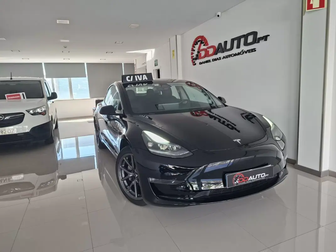 Tesla Model 3 2023 - 31900 EUR, 69700 km - AUTO.MOTO.pt - 69700km - foto 1 de 13