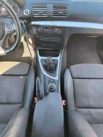BMW 118 2011 - 10500 EUR, 337000 km - AUTO.MOTO.pt - 337000km - foto 11 de 15